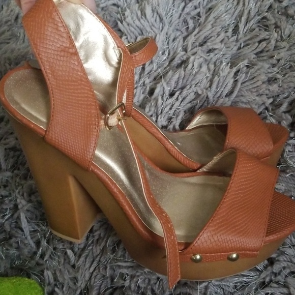 Platform heels - Picture 3 of 6